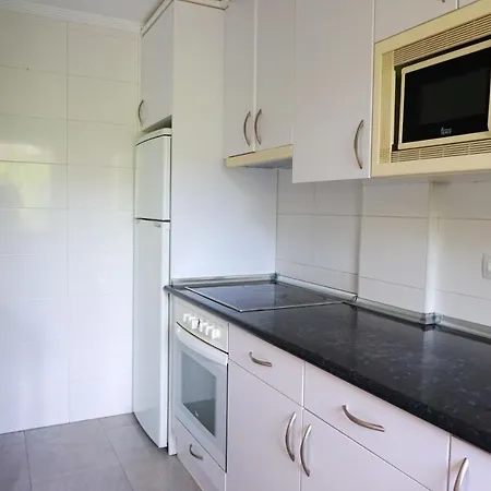 House With 2 Bedrooms In Cudon With Enclosed Garden 3 Km From The Beach Дом отдыха Мьенго